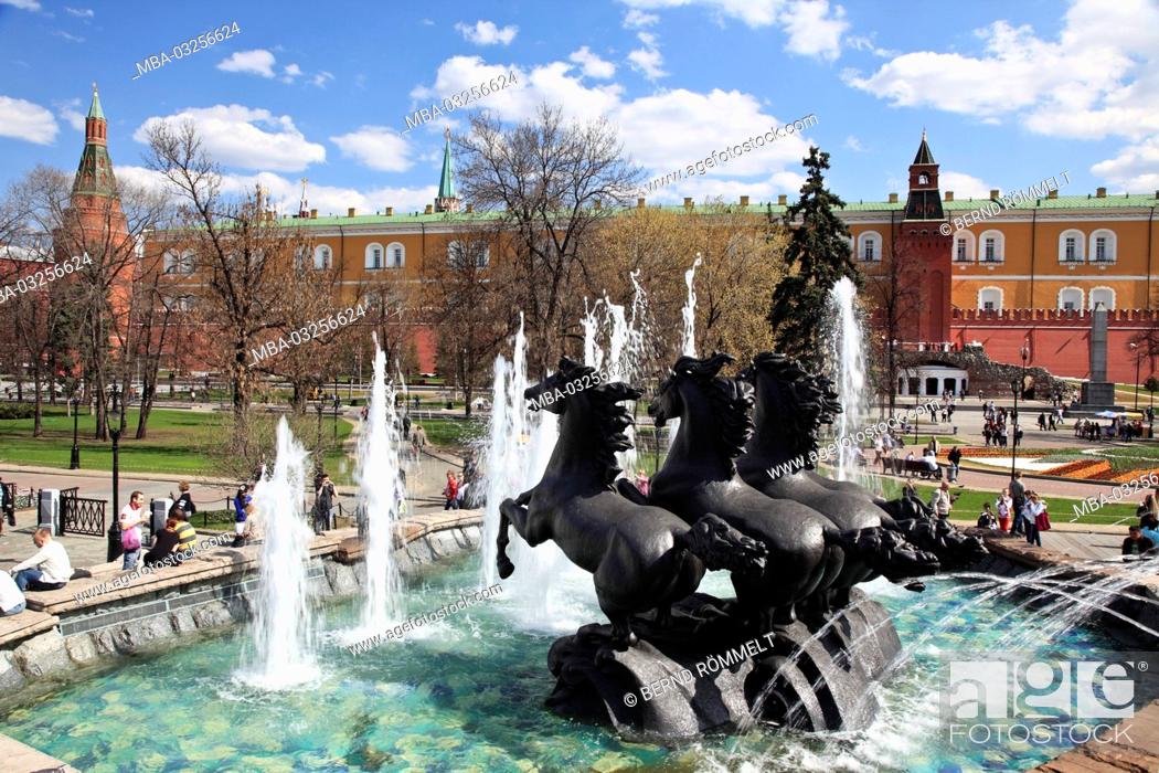 Stock Photo: Europe, Russia, Moscow, Alexander garden, fountain, Moscow manege,.