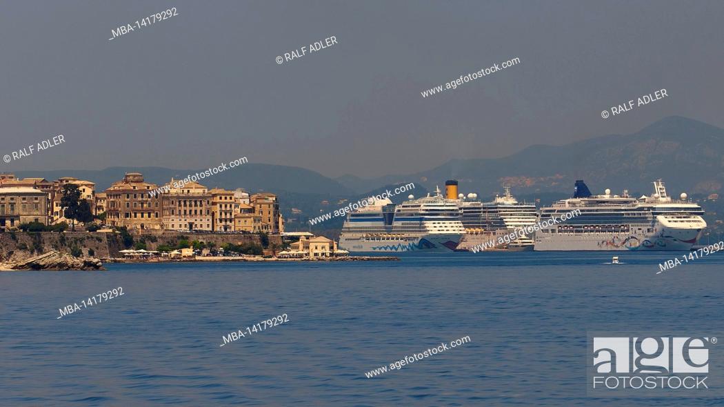 Stock Photo: Greece, Greek Islands, Ionian Islands, Corfu, Corfu Town, harbor, cruise ships, old fortress, on the right of the picture three large cruise ships.