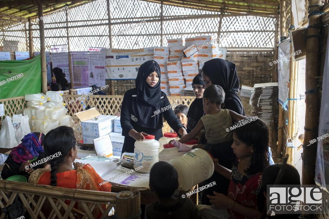 Stock Photo: Food distribution, camp for Rohingya refugees from Myanmar, Kutupalong, Cox Bazar, Bangladesh, Asia.