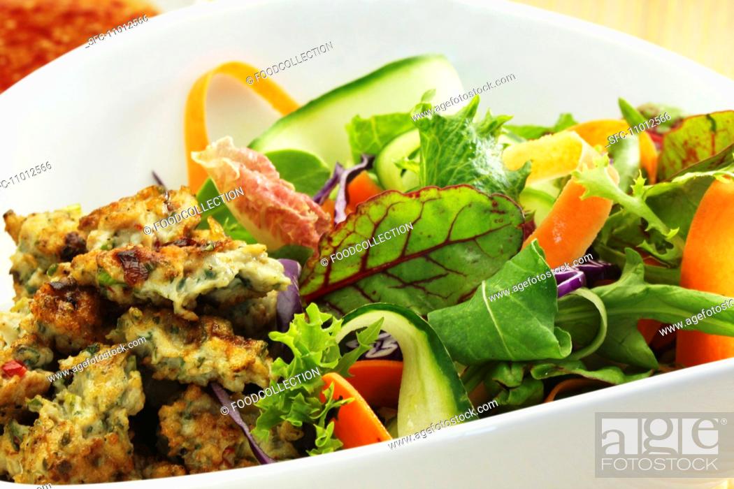 Stock Photo: Salad with vegetables and deep-fried chicken Thai.
