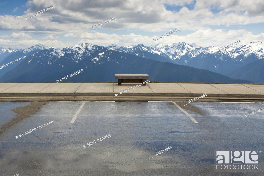Stock Photo: Park bench facing Hurricane Ridge, Olympic National Park, Port Angeles, Washington, United States.