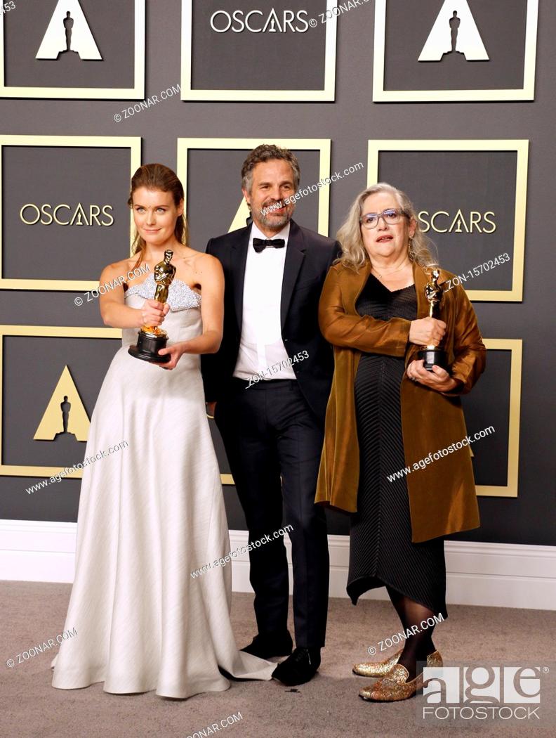 Photo de stock: Carol Dysinger, Elena Andreicheva and Mark Ruffalo at the 92nd Academy Awards - Press Room held at the Dolby Theatre in Hollywood, USA on February 9, 2020.
