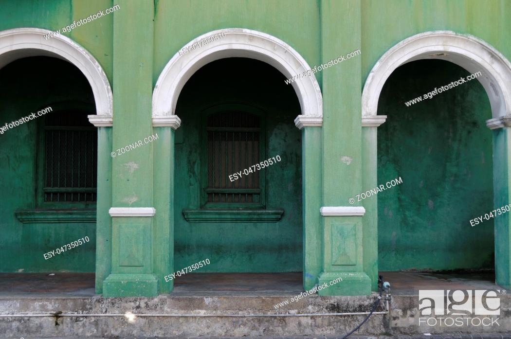 Stock Photo: Fassade von altem chinesischem Geschaeftshaus in der Altstadt von George Town, Penang, Malaysia.
