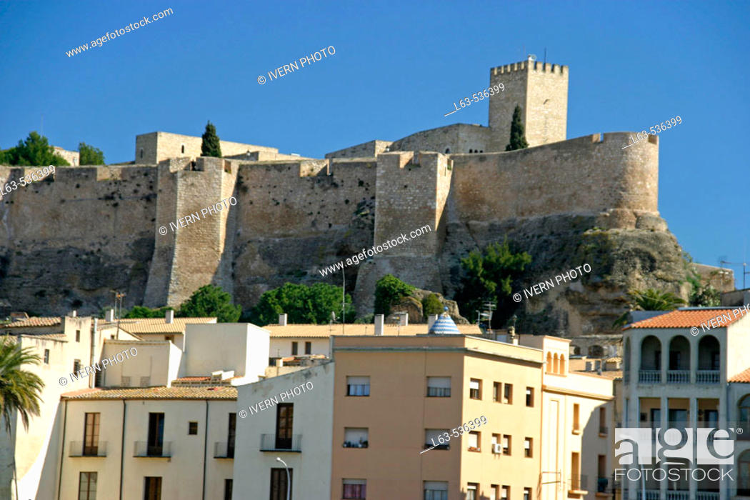 Stock Photo: La Suda templar castle, now a 'parador de turismo' (state-owned hotel), Tortosa. Tarragona province, Catalonia, Spain.