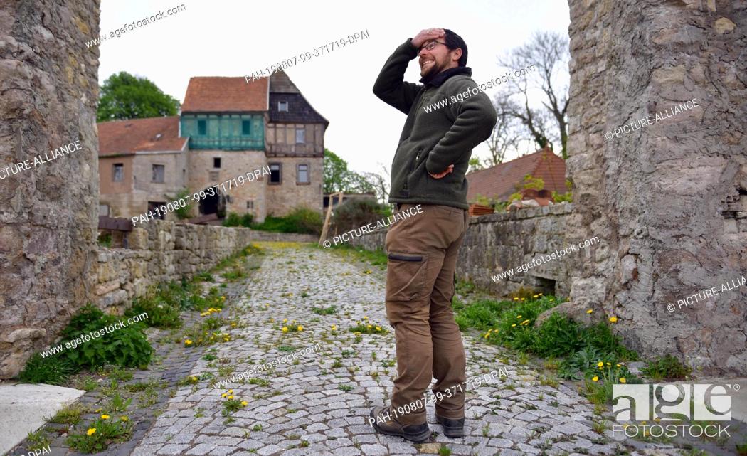Stock Photo: 26 April 2019, Thuringia, Wachstedt: Christoph Weidner, lord of the castle, environmental pedagogue and automotive mechatronics technician.
