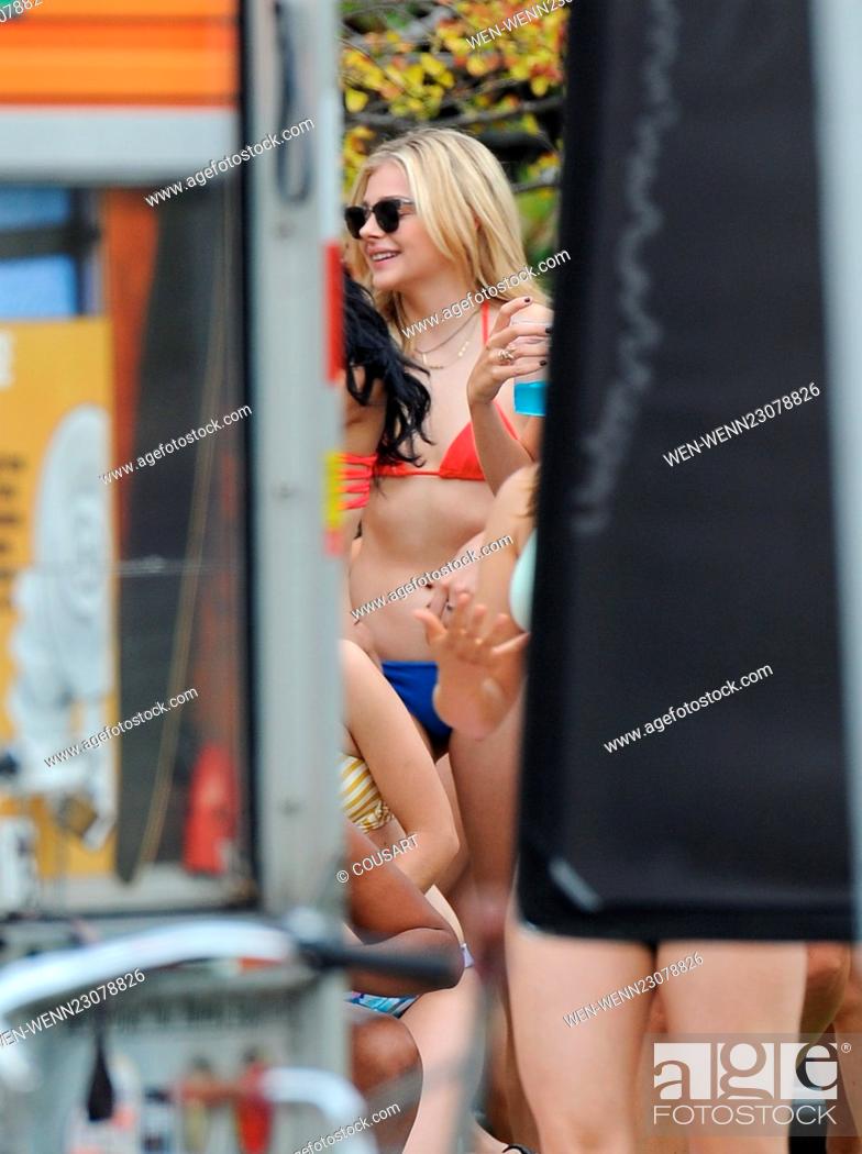 auditie Automatisch Voorbeeld Actress Chloe Moretz shows off her rocking body in a 2 piece orange and  blue bikini on the set of..., Stock Photo, Picture And Rights Managed  Image. Pic. WEN-WENN23078826 | agefotostock