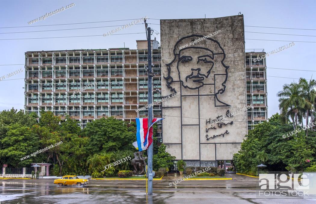Stock Photo: Ministry of Interior building with Che Guevara mural, Revolution Square, 'Plaza de la Revolucion', La Habana, Cuba.