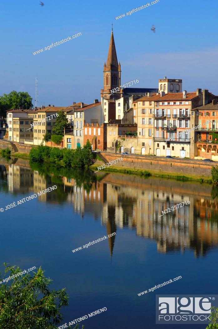 Stock Photo: Montauban, River Tarn, Quai vilebourbon, Tarn-et-Garonne Departement , Midi-Pyrenees, France, Europe.
