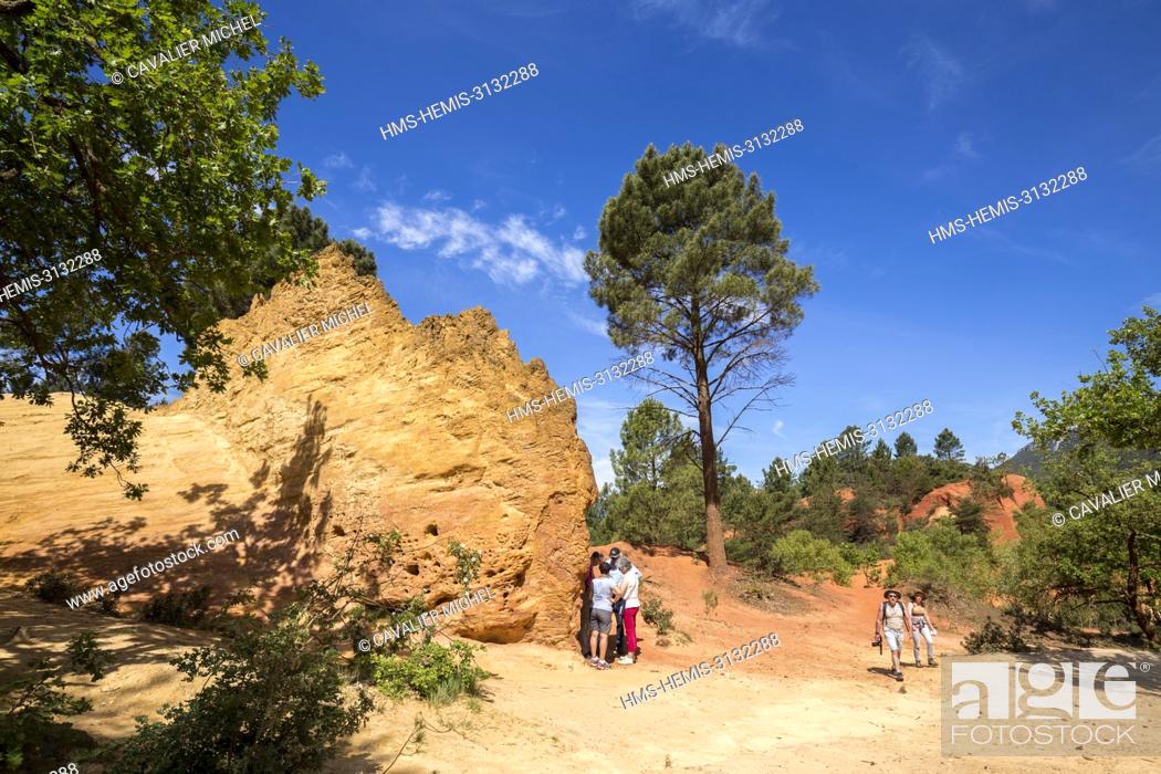 Stock Photo: France, Vaucluse, regional natural reserve of Luberon, Rustrel, Provençal Colorado, former careers of ochre.