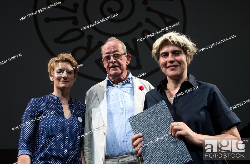 Stock Photo: The art director, Kasper Koenig (C), stands next to curators Britta Peters (R) and Marianne Wagner during a press conference on the opening of the 'sculpture.