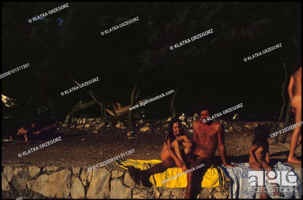 Stock Photo: Croatia, Cres, Punta Kriza 08.2004. Father with daughters in naturist resort near Punta Kriza village. Photo CTK/Grzegorz Klatka.