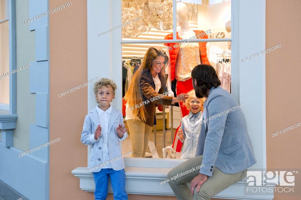 Stock Photo: Couple with children shopping - staged photography. (CTK Photo/Grzegorz Klatka).