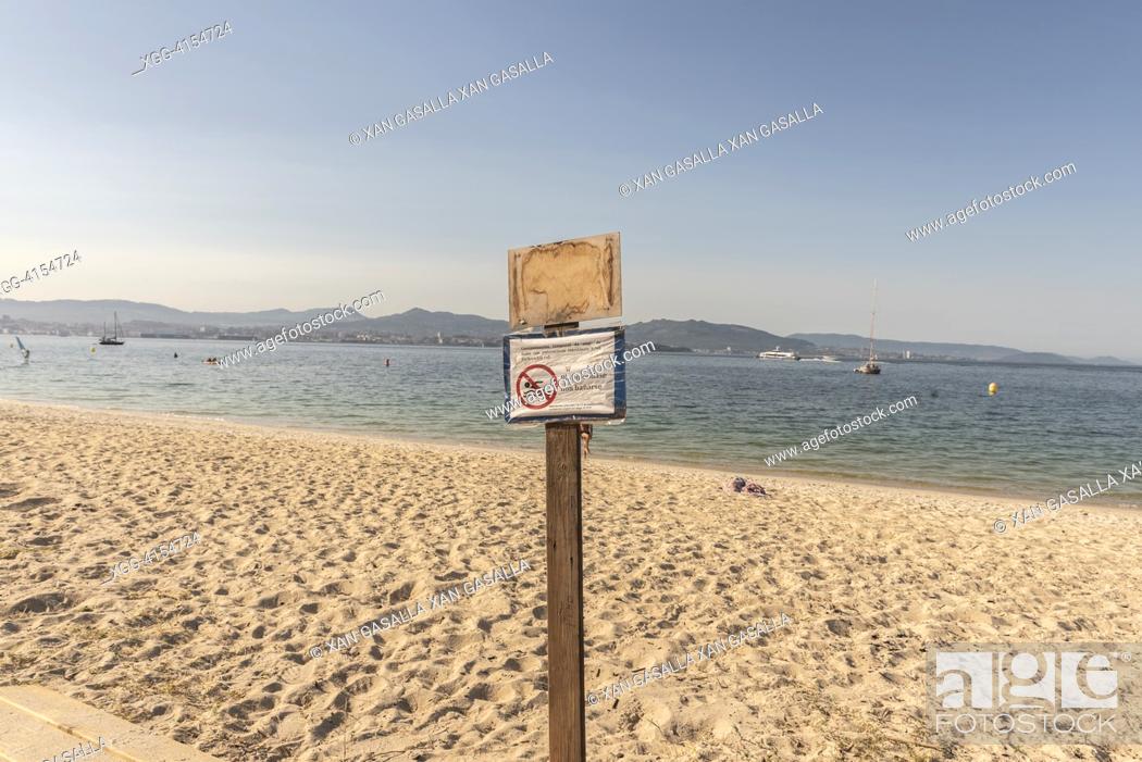 Stock Photo: NEWS. Cangas, Pontevedra, spain. august 8th 2023. the contamination by fecal waters of the beach of Rodeira in the centre of Cangas has forced the authorities.