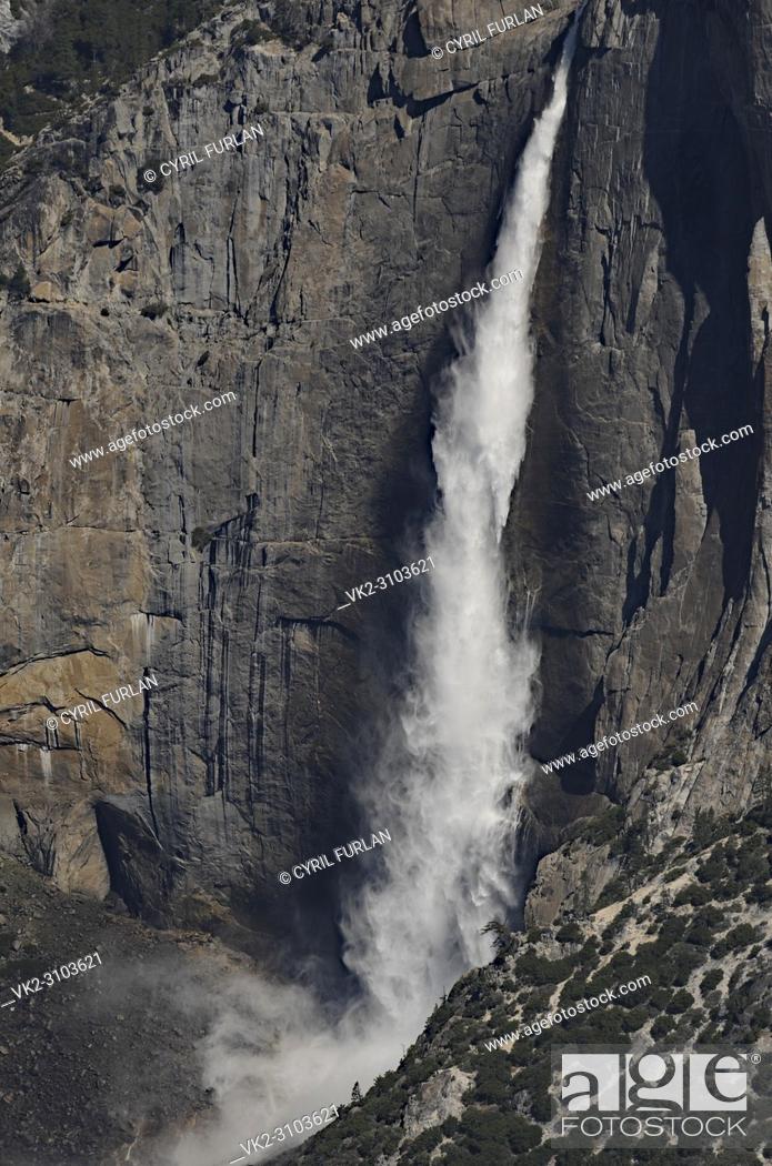 Stock Photo: View of Yosemite Falls from glacier point.