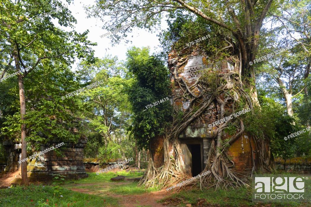 Stock Photo: Preset Pram sanctuary entrance in Koh Ker site, Cambodia, South East Asia, Asia.