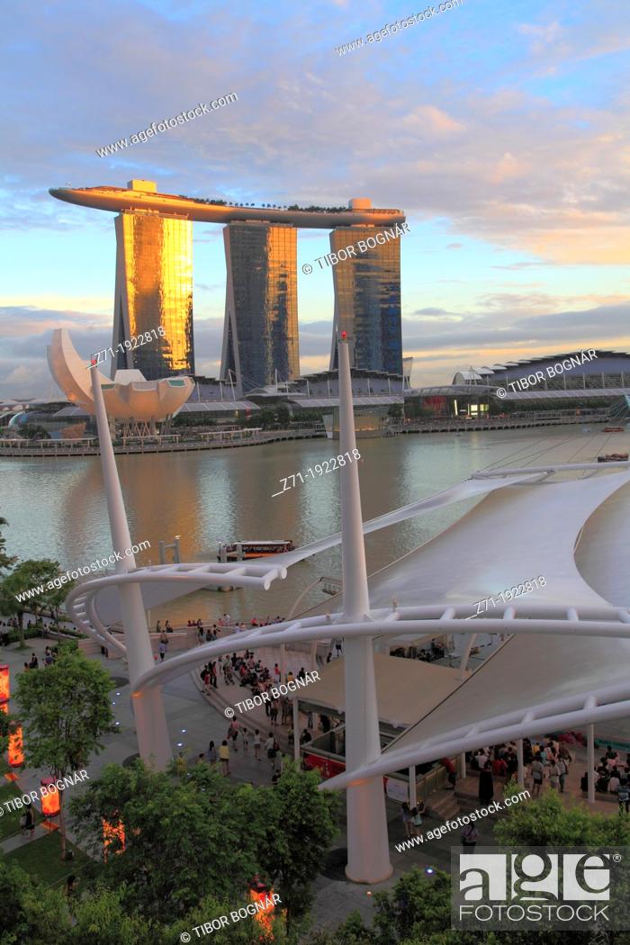 Stock Photo: Singapore, Marina Bay, Sands Resort, Marina Promenade,.