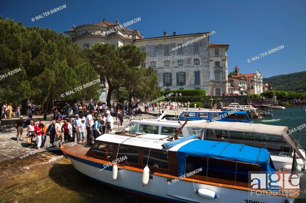 Stock Photo: Italy, Piedmont, Lake Maggiore, Stresa, Borromean Islands, Isola Bella, visitors arriving by ferries, NR.