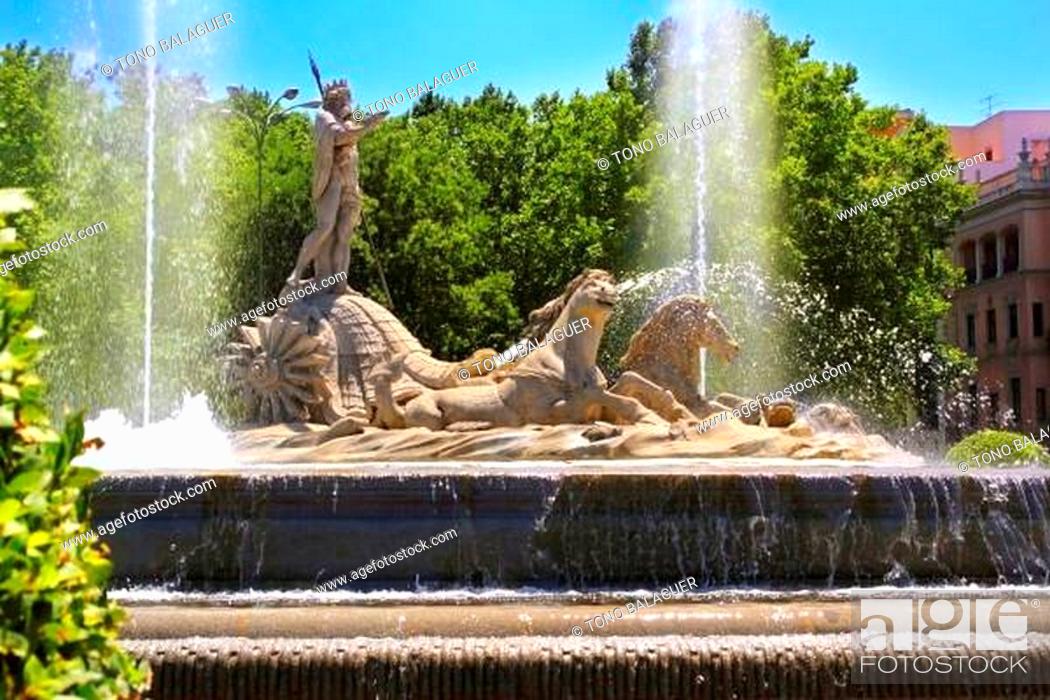 Stock Photo: Madrid Neptuno fountain in Paseo de la Castellana.
