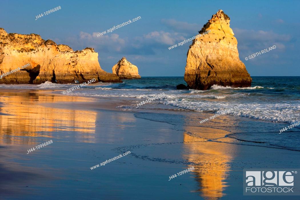 Stock Photo: Praia dos Tres Irmaos, Portugal, Algarve.