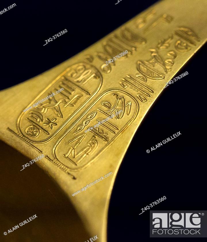 Stock Photo: Egypt, Cairo, Egyptian Museum, dishes found in the royal necropolis of Tanis, burial of Psusennes : Gold scoop with the end in the shape of a duck head.