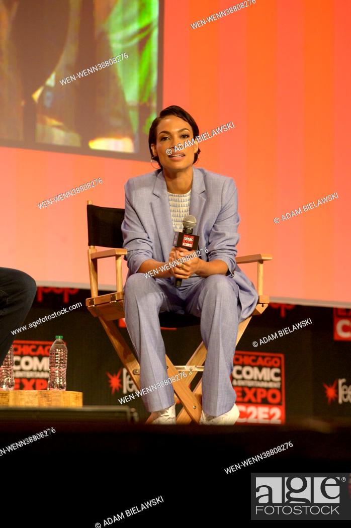 Imagen: Rosario Dawson hosts Q&A at C2E2 2022 (Chicago Comic and Entertainment Expo) at McCormick Place on Sunday, August 7, 2022 in Chicago, IL.