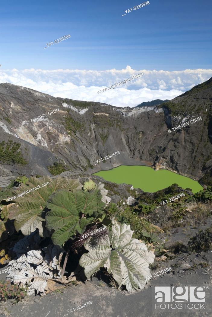 Imagen: Costa Rica. National park Volcan Irazu, Diego de la Haya crater and lake.