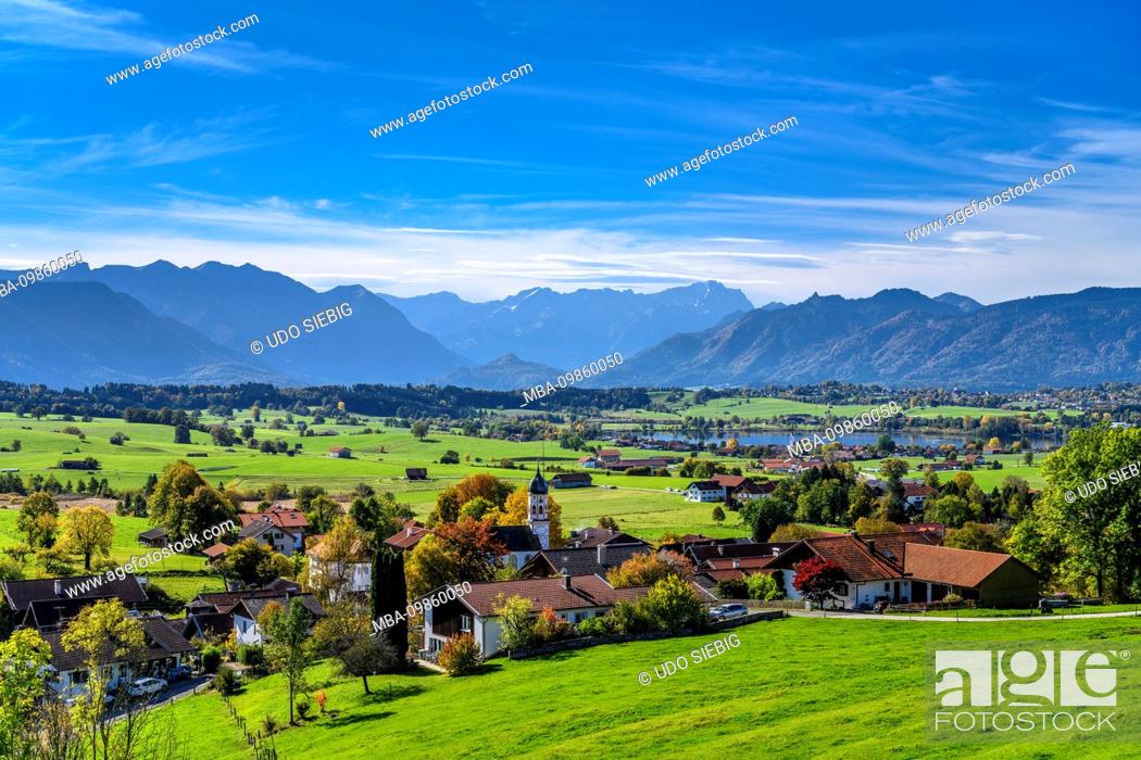 Stock Photo: Germany, Bavaria, Upper Bavaria, Pfaffenwinkel, municipality Riegsee, Aidling district, town view with Riegsee towards Estergebirge.
