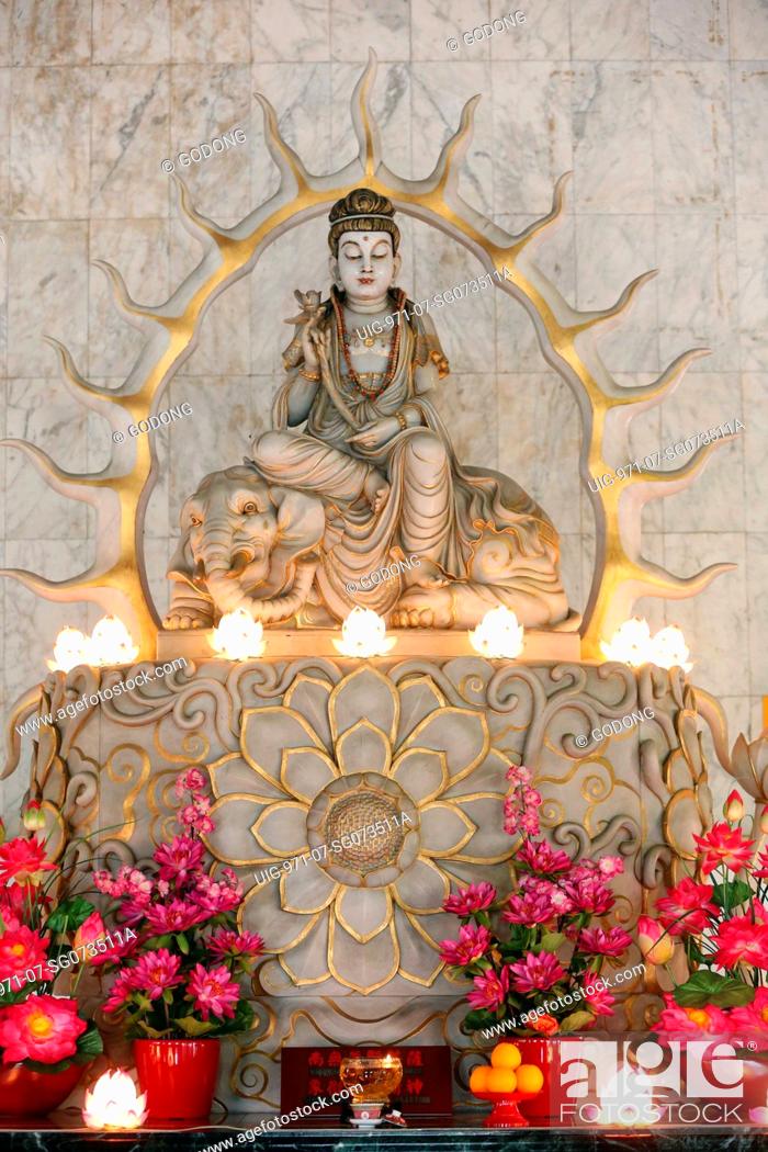 Stock Photo: Kong Meng San Phor Kark See Monastery. Hall of great compassion.