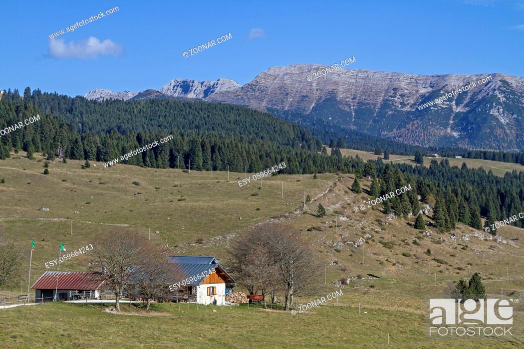 Stock Photo: Das Landschaftsbild der Hochebene der Vezzena wird von von Wiesen, Wäldern, vielen Almhütten und idyllischen kleinen Seen geprägt.