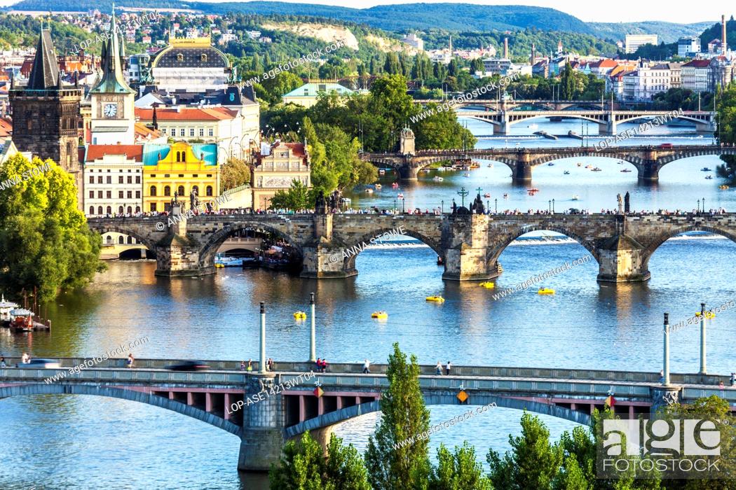 Manesu Bridge Over the Vltava River, Prague, Czech Republic скачать