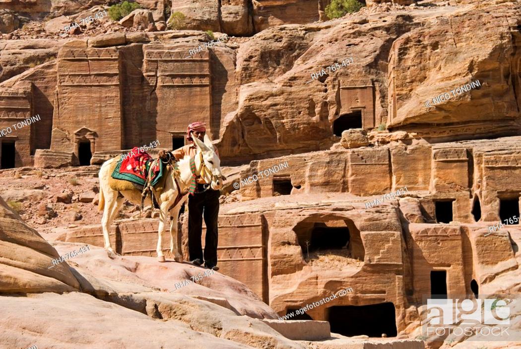 Ligner luge film Necropolis, Facade Street, Petra, UNESCO World Heritage Site, Jordan,  Middle East, Stock Photo, Picture And Rights Managed Image. Pic.  RHA-765-431 | agefotostock