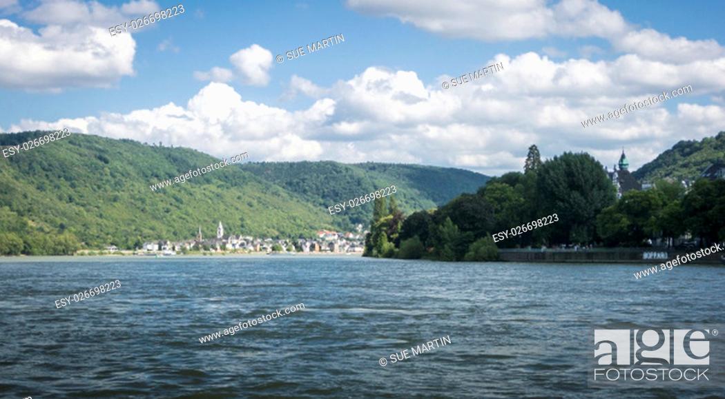 Stock Photo: The River Rhine with Boppard on one bank and Kamp-Bornhofen on the other.