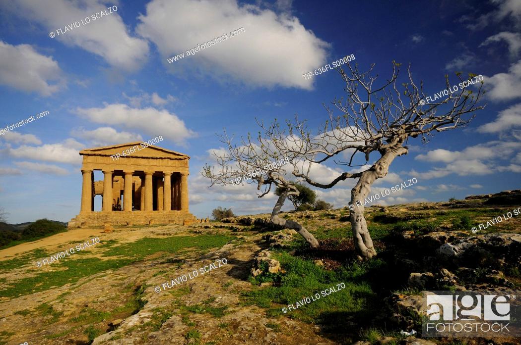 Stock Photo: Sicily, Agrigento, the Concordia temple.
