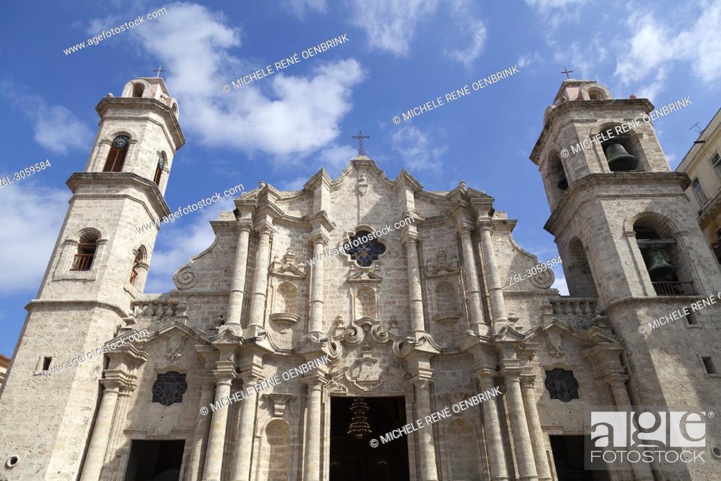 Stock Photo: Cuba, Ciudad de la Habana province, La Havana, La Habana Vieja district listed as World Heritage, Cathedral square and Catedral de la Virgen Maria de la.