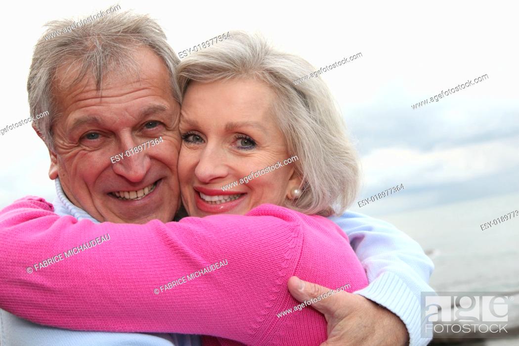 Imagen: Happy senior couple embracing each other by the sea.