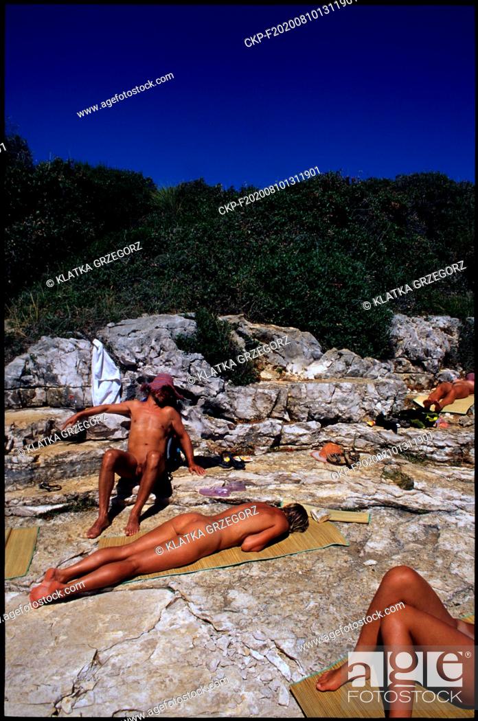 Stock Photo: Croatia, Istria, Rovinj, 08.2004. Family on the naturist beach in Monsena resort. Photo CTK/Grzegorz Klatka.