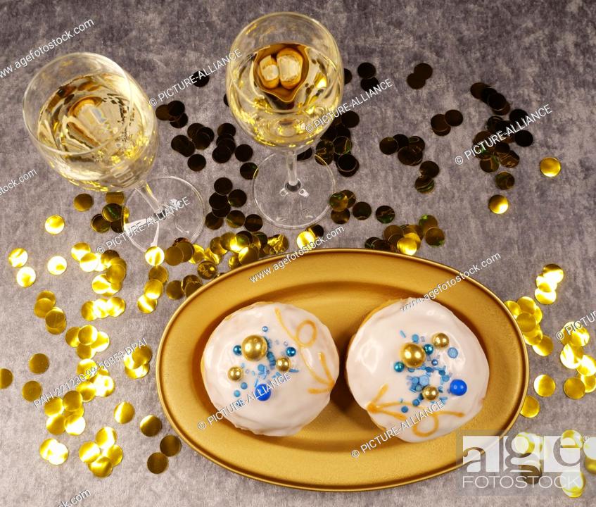 Stock Photo: 30 December 2022, Berlin: Symbolic image on the theme of New Year's Eve, New Year, luxury culinary. Two glasses filled with champagne.