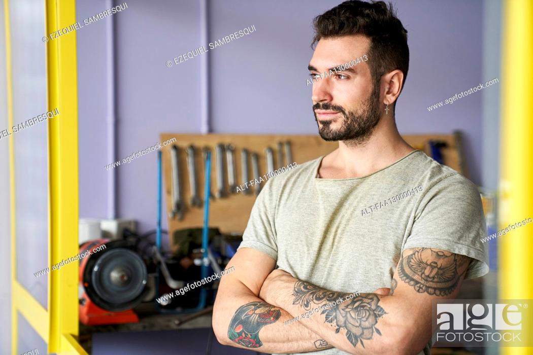 Photo de stock: Mid-shot of confident looking bearded bicycle repair shop owner entrepreneur.