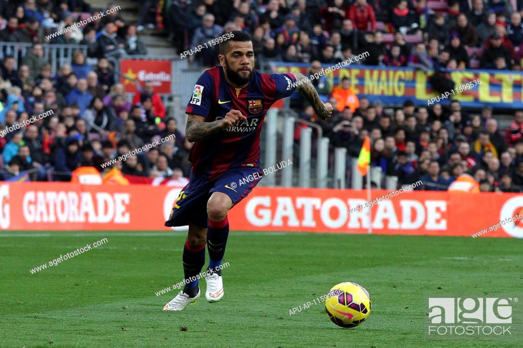 Photo de stock: 2015 La Liga Barcelona v Levante Feb 21st. 21.02.2015. Barcelona, Spain. La Liga. Barcelona versus Malaga. Dani Alves in overlap action.