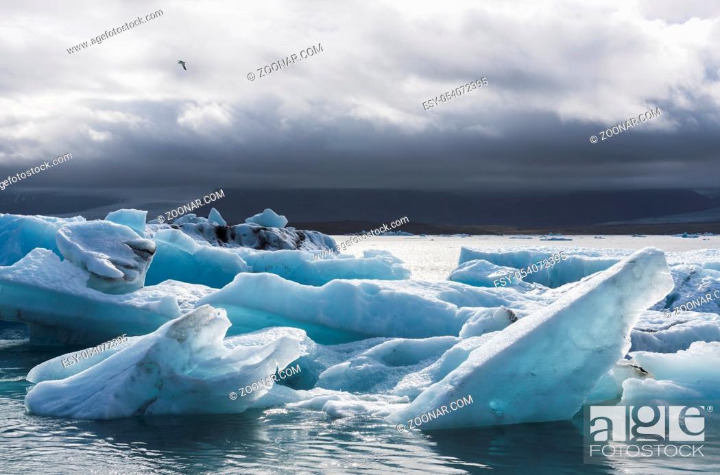 Stock Photo: Ice blocks at the lake of  Jokulsarlon glacier lagoon in the Vatnajokull National Park, Iceland.