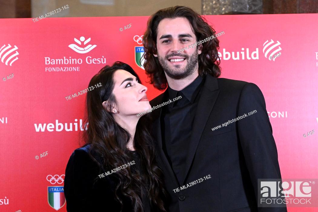 Photo de stock: Gianmarco Tamberi Gimbo, Olympic gold medalist 2020 Tokyo Games, with his wife Chiara Bontempi at event created in support of the 'I take care of you' campaign.