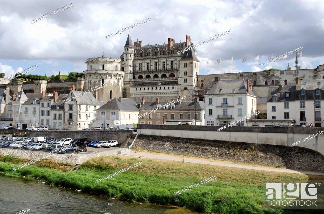 Stock Photo: Chateau Amboise overlook the River Loire in the Loire region of France.