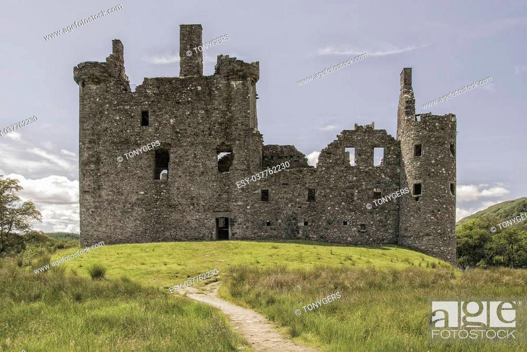 Stock Photo: DALMALLY, SCOTLAND. KILCHURN CASTLE - July 08, 2013: Kilchurn Castle, a ruined 15th century structure on the banks of Loch Awe, in Argyll and Bute.