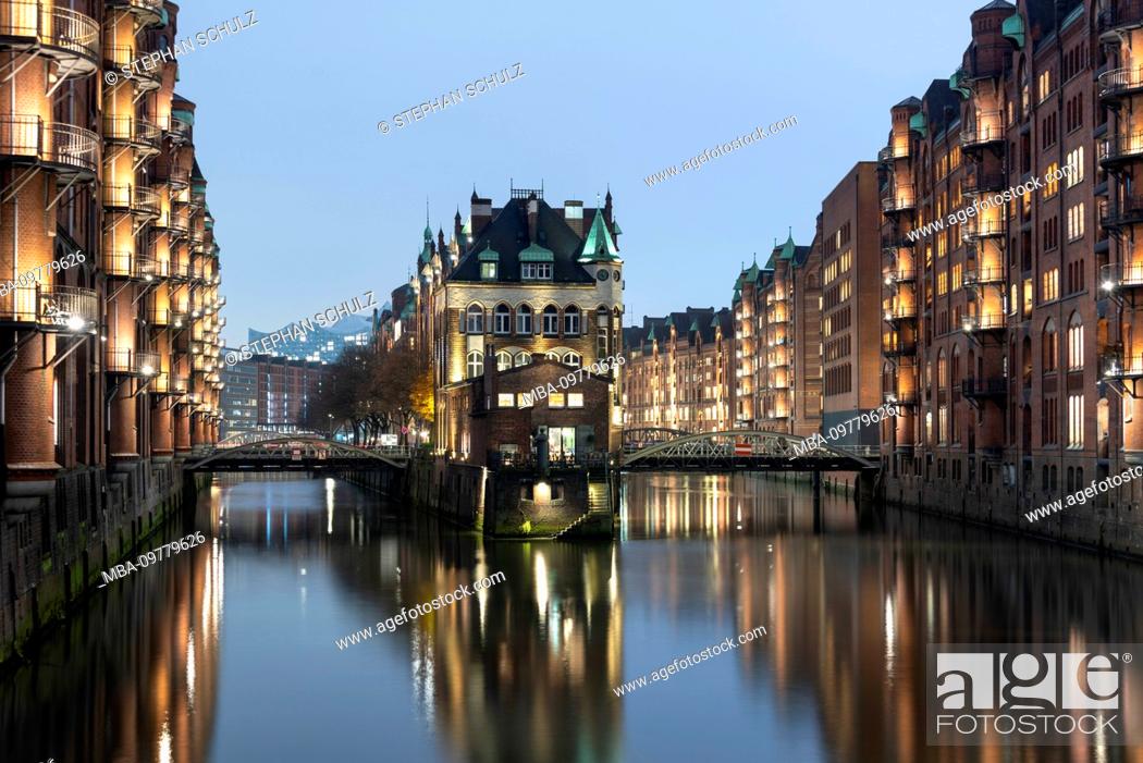 Stock Photo: Germany, Hamburg, view of the moated castle in the historic warehouse district, also called Wasserschlösschen, Hafencity.