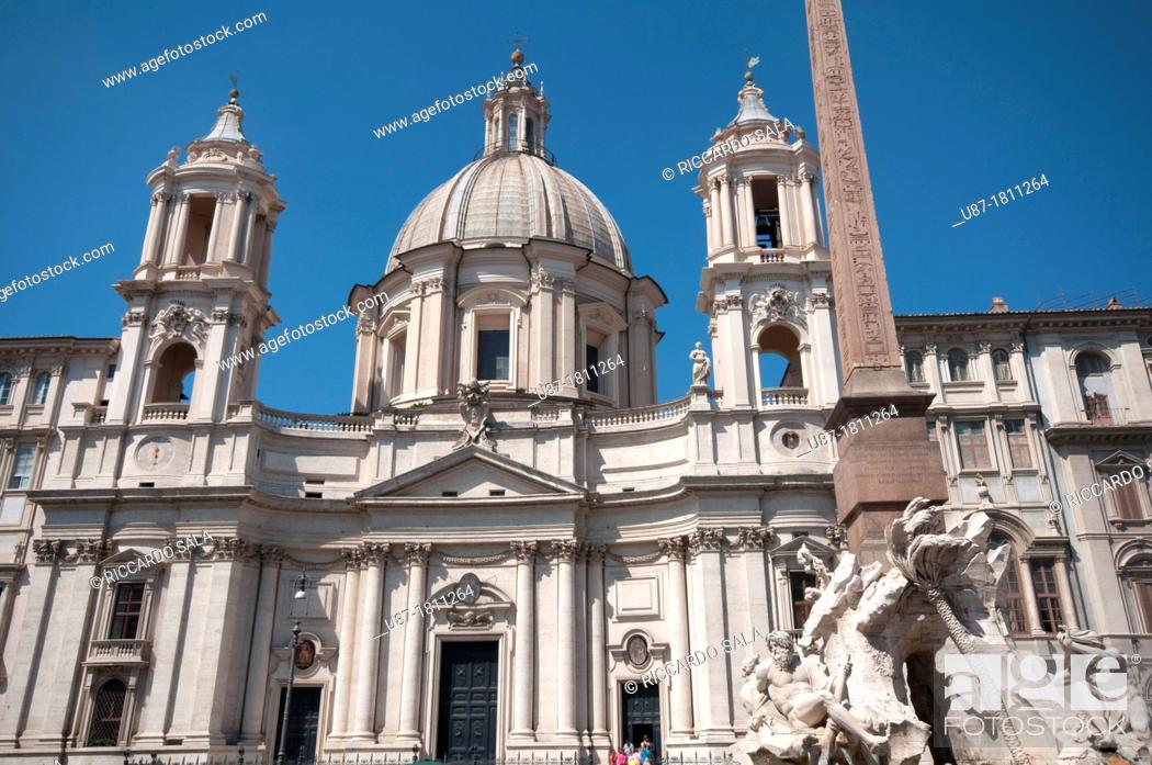 Imagen: Italy, Lazio, Rome, Piazza Navona, Fountain of the Four Rivers by Bernini background Saint Agnese in Agone Church.