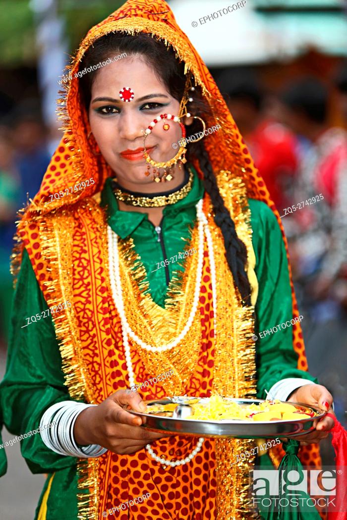 Traditional Dress of Uttarakhand - Kumaoni & Garhwali - YouTube