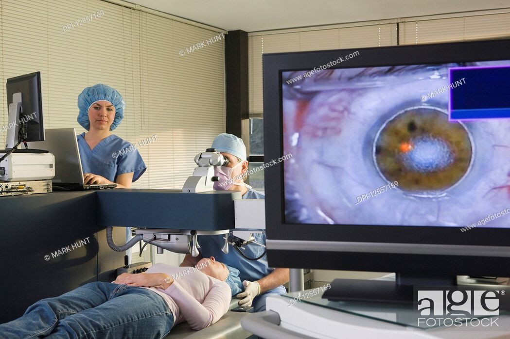 Photo de stock: Eye screening of a patient.