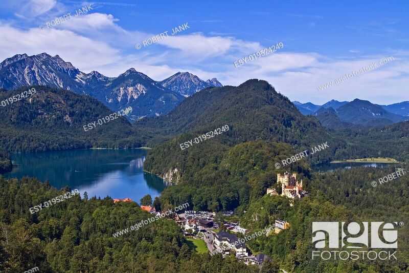 Stock Photo: Blick auf Hohenschwangau und den Alpsee.