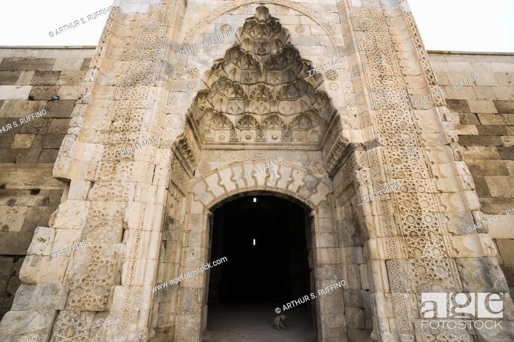 Photo de stock: Entrance portal to the Caravanserai of Agzikarahan, 13th century caravan inn for merchants, Cappadocia, Turkey.