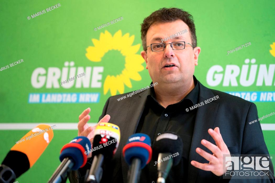Imagen: The chairman of the Green Party in the state of North Rhine-Westphalia, Mehrdad Mostofizadeh, gives a statement in the state parliament in Duesseldorf, Germany.